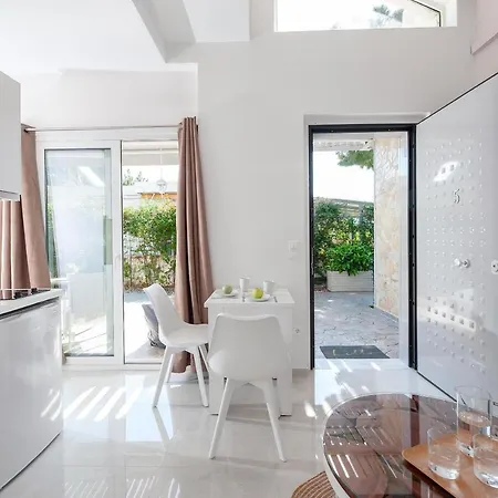 Alekos Luxury Suites Free 24H Transportation From - To Airport Artemida  Exterior photo