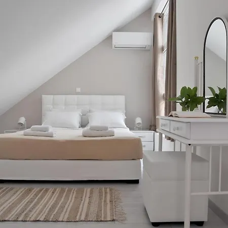 Alekos Luxury Suites Free 24H Transportation From - To Airport Artemida  Exterior photo