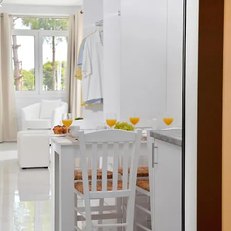 Alekos Luxury Suites - Free 24Hr Transformation From To Airport Artemida  Exterior photo
