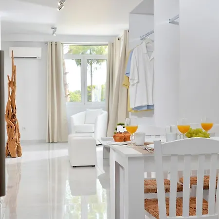 Alekos Luxury Suites - Free 24Hr Transformation From To Airport Artemida  Exterior photo