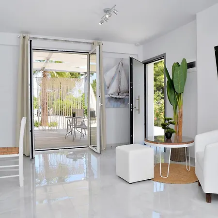Alekos Luxury Suites - Free 24Hr Transformation From To Airport Artemida  Exterior photo