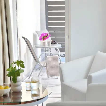 Alekos Luxury Suites - Free 24Hr Transformation From To Airport Artemida  Exterior photo