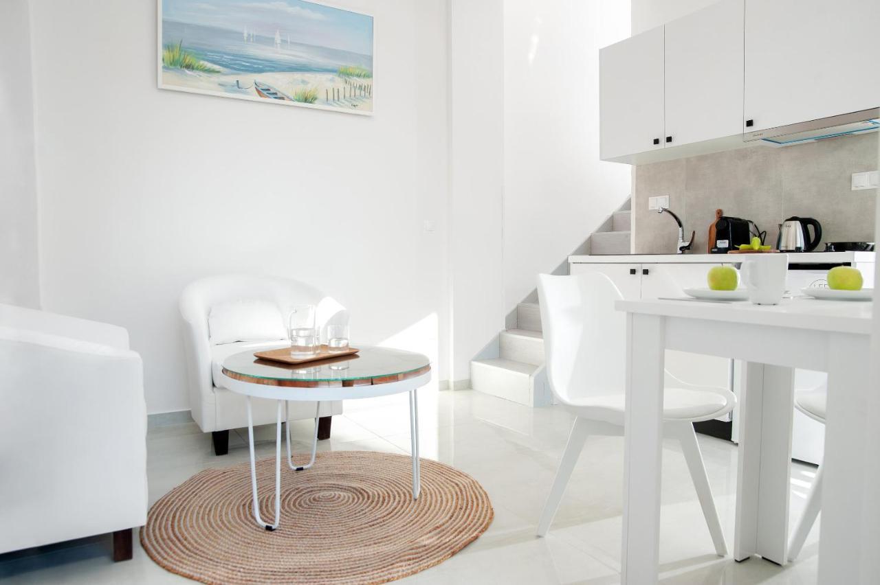Alekos Luxury Free 24h Transportation From - To Airport Apartment