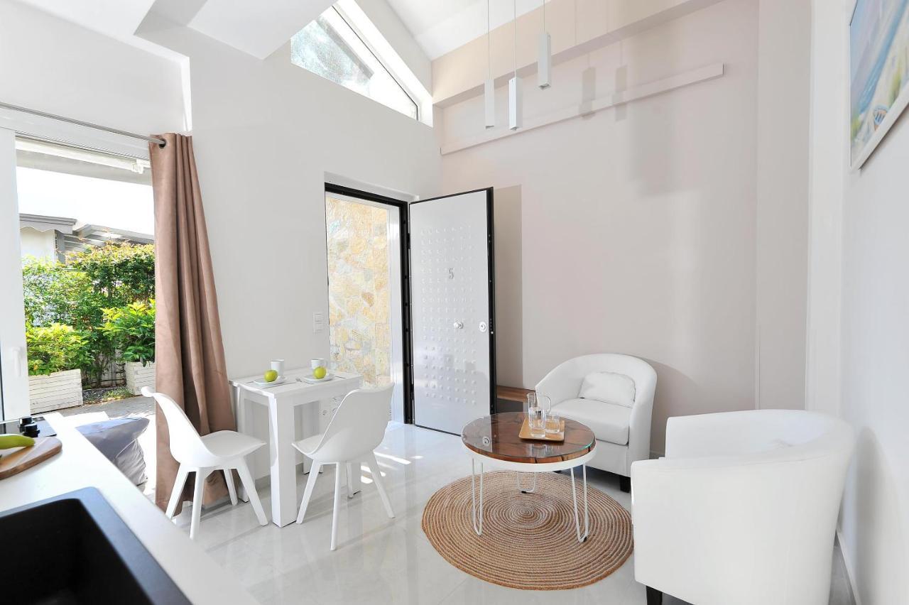 Alekos Luxury Free 24h Transportation From - To Airport Apartment
