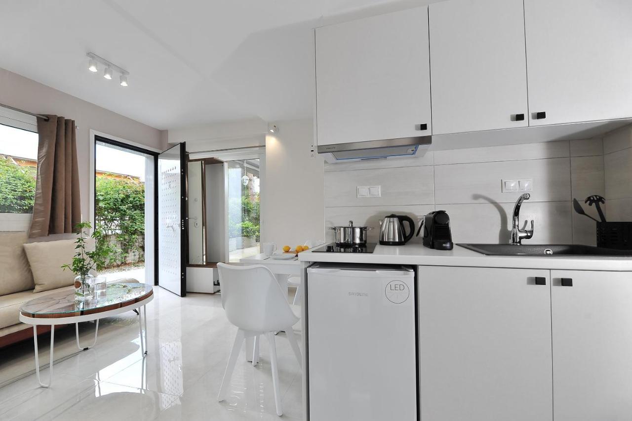 Alekos Luxury Free 24h Transportation From - To Airport Apartment