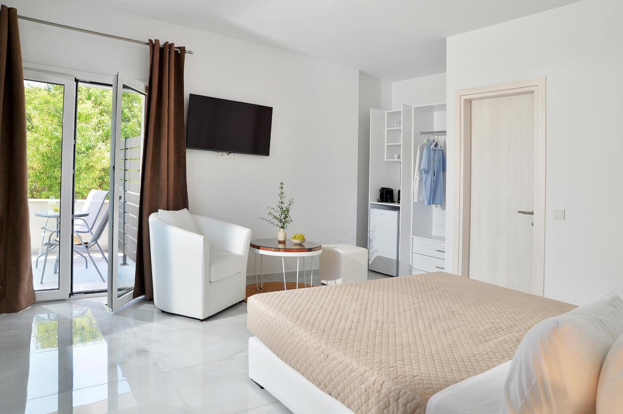 Alekos Luxury - Free 24hr Transformation From To Airport